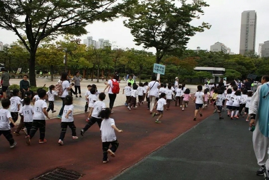 ▲ 중앙공원에서 열린 꼬마 마라톤 대회 모습