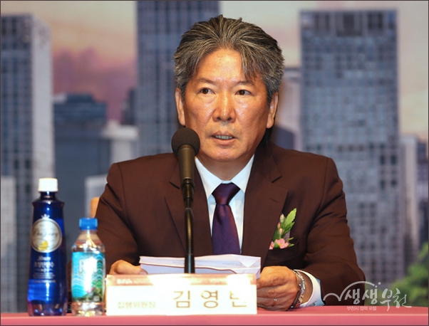 ▲ BIFAN 2015 영화제의 의미와 특징을 소개하는 김영빈 집행위원장