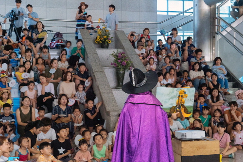 ¡ã Áö³ÇØ ¿¸° '2018 ºÎõ¾î¸°À̼¼»ó'ÀÇ ¾î¸°ÀÌ °ü°´µéÀÌ °ø¿¬¿¡ ÁýÁßÇϰí ÀÖ´Ù.