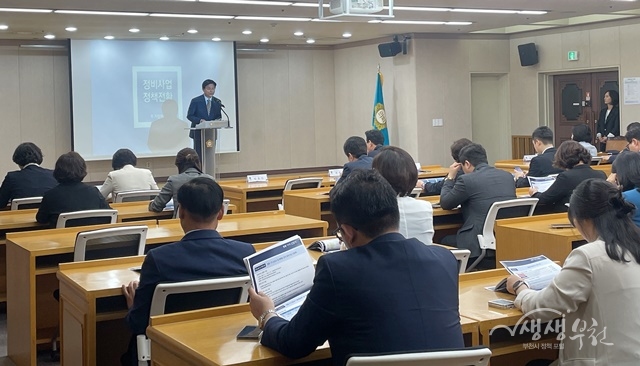 ▲ 조용익 부천시장이 정비사업 정책전환에 대해 설명하고 있다
