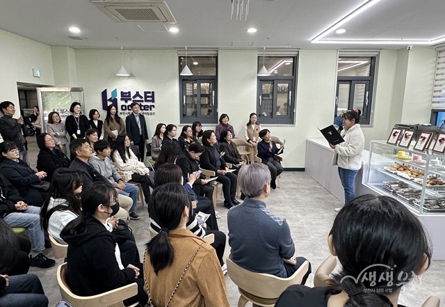 ▲ 학교 밖 청소년 대표가 ‘부스터’ 개소식에서 축사를 전하고 있다.