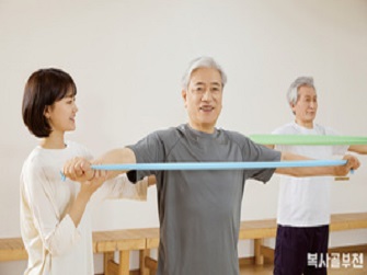 어르신들의 건강케어를 부탁해.jpg