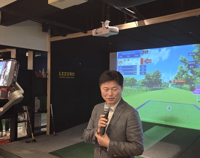 1-2. 조용익 부천시장이 결승전에서 인사말을 전하고 있다.jpg