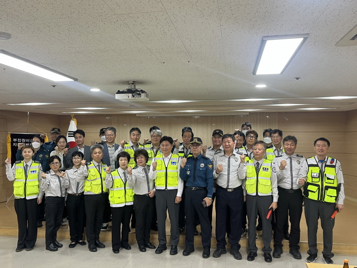 1.1.심곡2동 민·관·경 합동 야간순찰 단체 사진.jpg