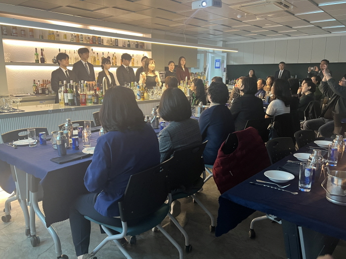 6.1.부천정보산업고 호텔외식관광과 3학년 학생들 모습.jpg