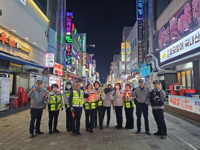 4.1.지난 29일 중2동 자율방범대와 계남지구대가 합동 도보 순찰을 실시하였다..jpg