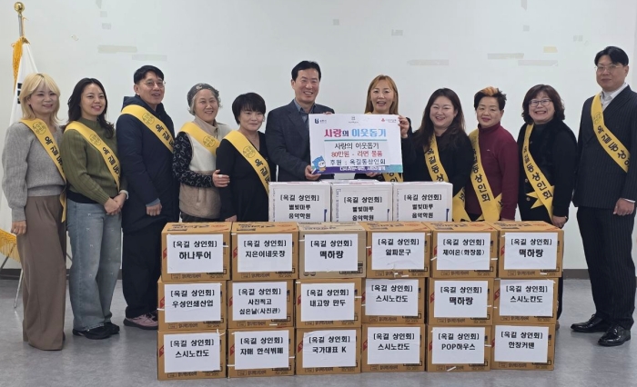 1-2. 라면 전달식 사진.jpg