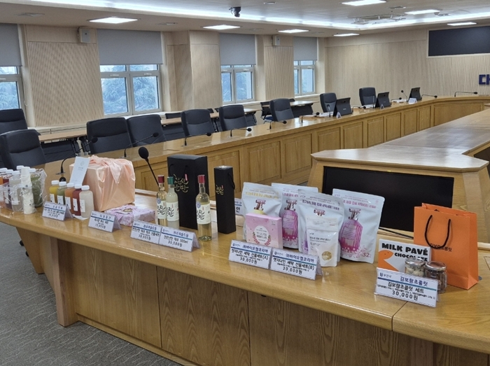 3. 부천시 고향사랑기부제 신규 답례품 전시 모습.jpg