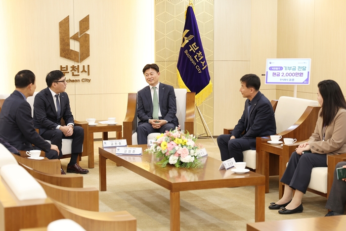 5-2. 전달식 관계자들이 담소를 나누고 있다.jpg