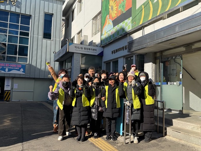 2.1.추운 날씨 속에서도 환경정비를 위해 모인 자생단체원들.jpg