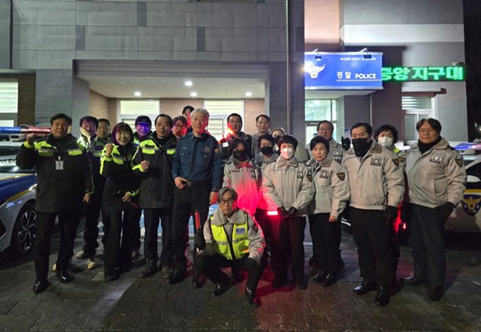 1.2.심곡1동 야간 합동 순찰 기념사진.jpeg