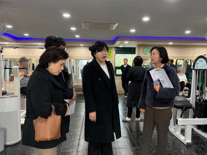 4-1. 오정구(구청장 최은희)는 지난 9일 현장 소통 강화를 위한 구청장과 함께하는 ‘오정 동네 한바퀴’를 실시했다.JPG