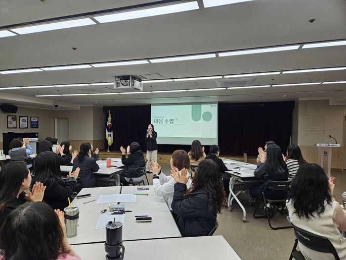 3-1. ‘2026년 상반기 콜센터 상담사 간담회 및 정기 CS교육’ 진행 모습.jpg