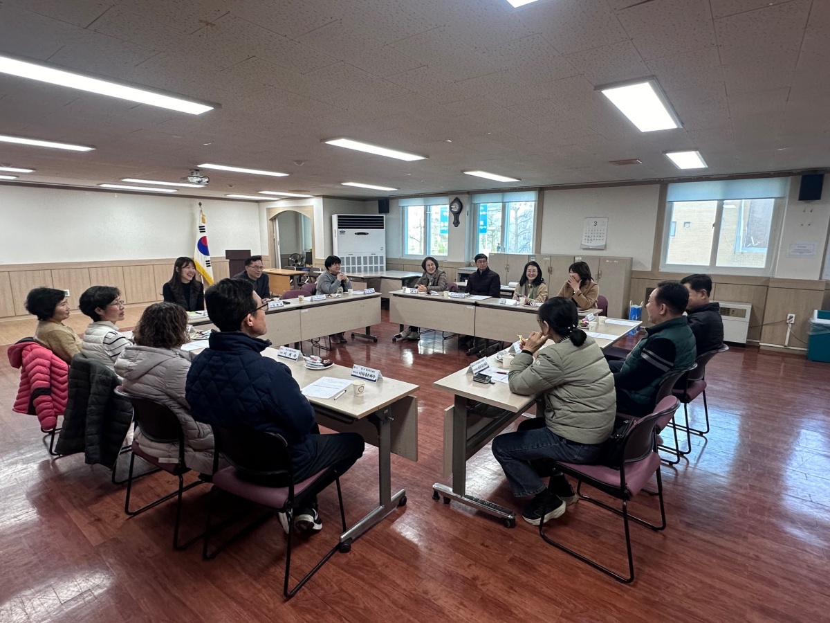 7-1. 마을 살피미 간담회 진행하는 모습(1).jpg