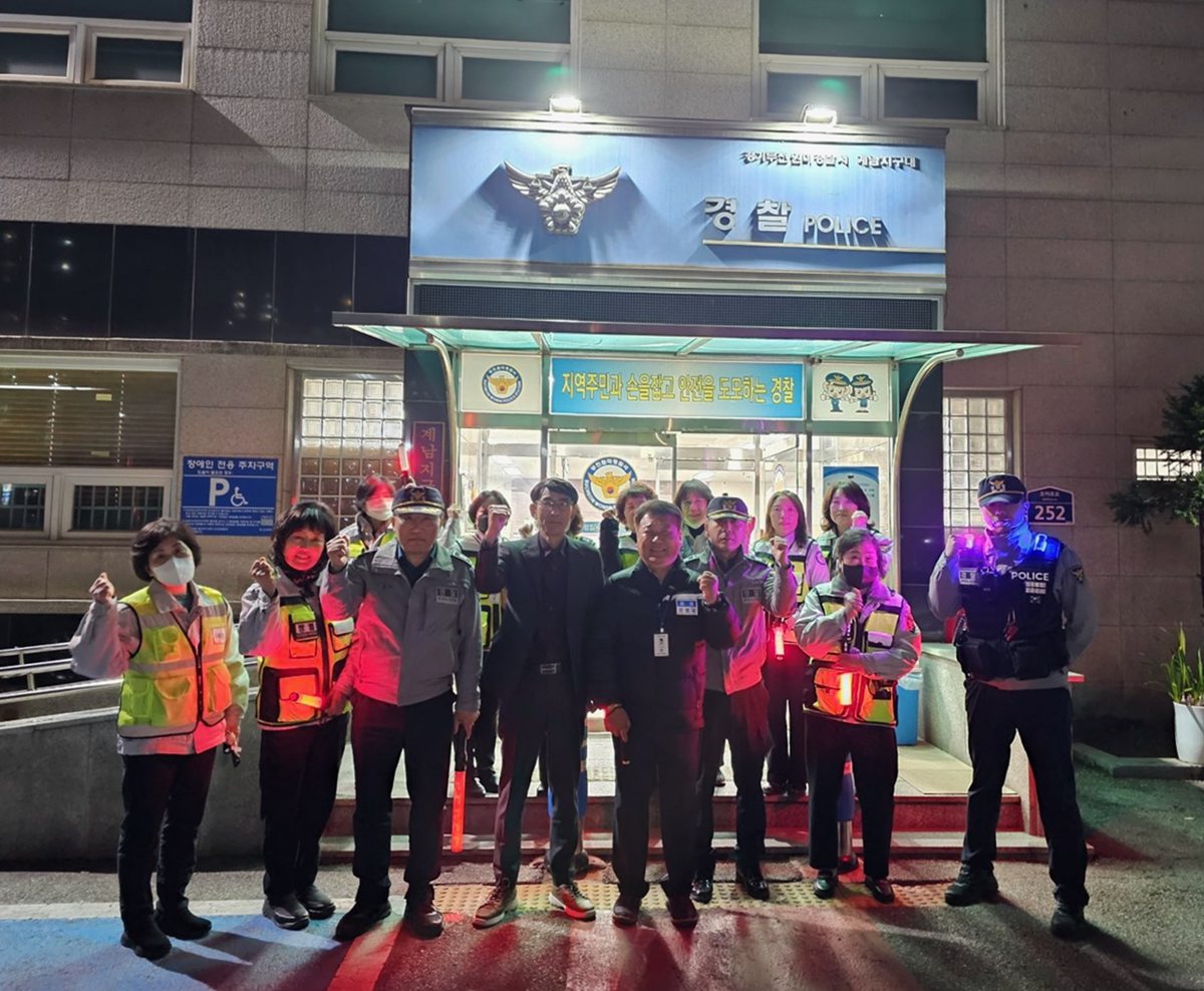 4.2.합동순찰 종료 후 더 안전한 동네 조성을 다짐하였다.jpg