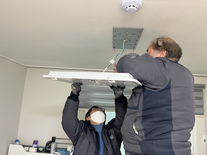 3-1.LED등 교체 작업 - 복사본.jpg