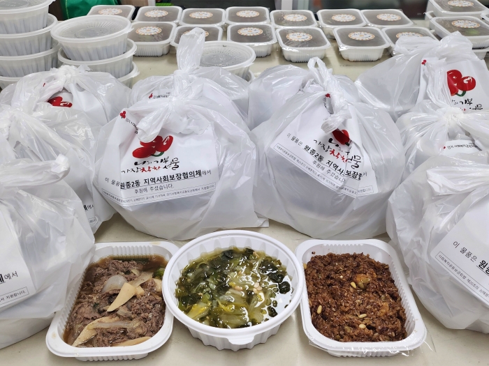 1-1. 밑반찬 나눔사업의 반찬 사진.jpg