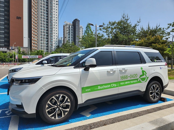 2-2. 부천시는 ‘제46회 장애인의 날’을 맞아 4월 20일 하루 동안 복지택시를 무료로 운행한다.jpg