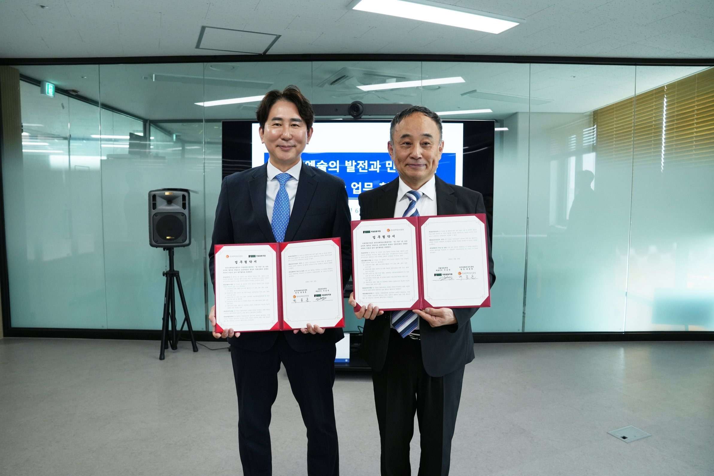 K-웹툰, 무대 위 ‘슈퍼IP’로... 한국만화영상진흥원-국립정동극장 MOU 체결