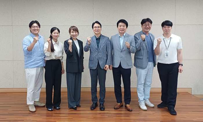 2-2. 부천시청 직장운동경기부 인사위원회 위원 단체 사진.jpg