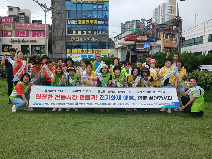 2-2. 캠페인 단체 기념 촬영.jpg