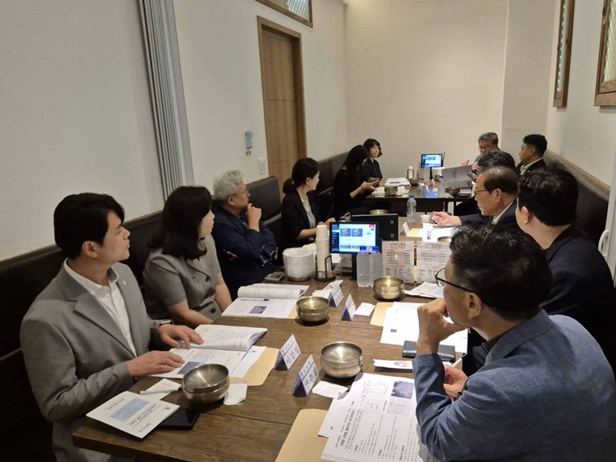 1.2. 원미구가 1차 간담회에서 시의원과 주요 현안을 공유·논의하고 있다.jpg