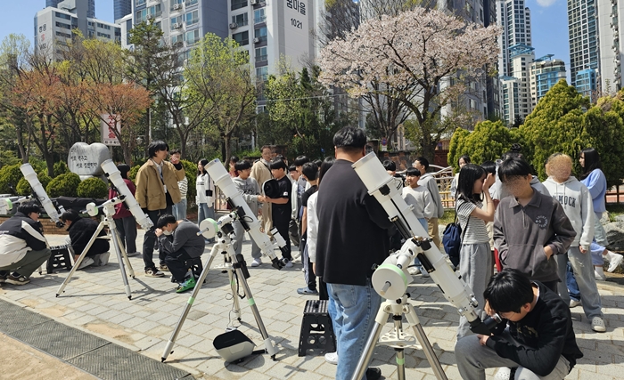3-2. 지난 해 심원초등학교 ‘찾아가는 천문대 프로그램’ 운영 모습.jpg