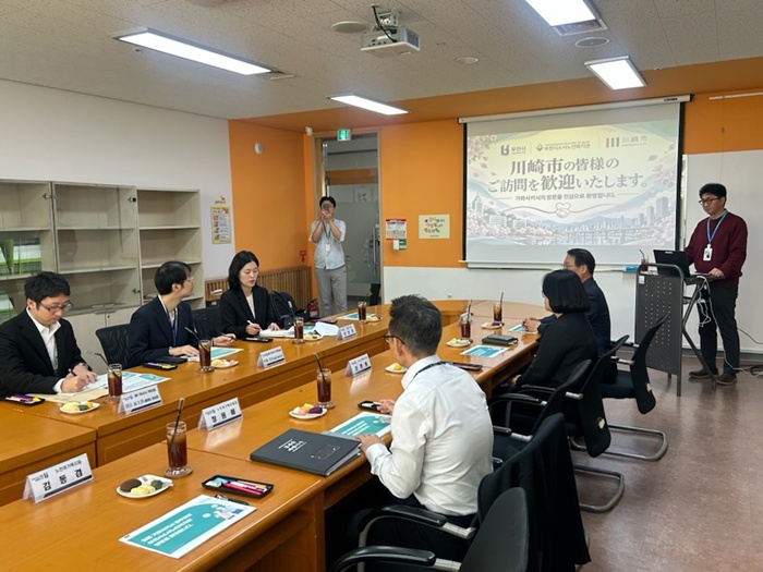 2-2. 소사노인복지관에서 스마트경로당 사업을 소개하는 모습.jpg