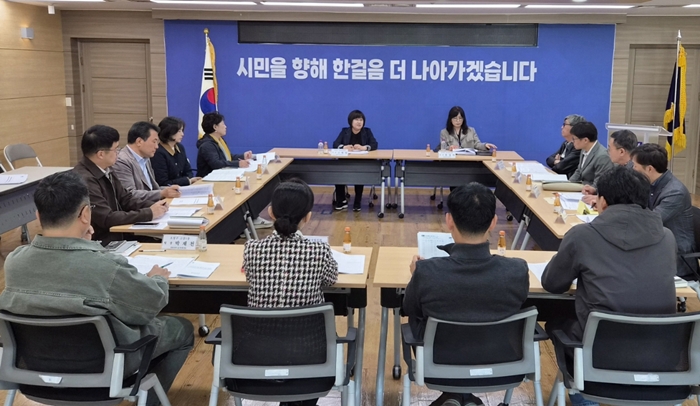 1. 부천시는 지난 27일 ‘주민자치회 조례 개정 관련 현장·소통 간담회’를 열었다.jpg
