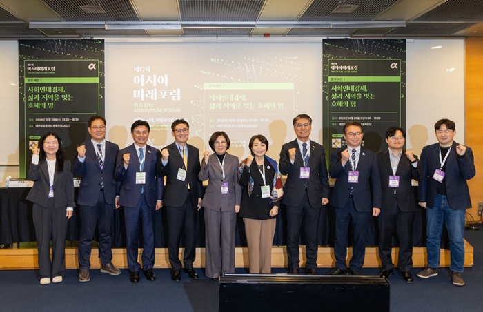 1-2. 조용익 부천시장이 포럼 분과세션에서 지방정부 사례발표자로 참여했다.jpg