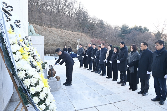 부천시, 순국선열 넋 기려…새해 첫날 현충탑 참배