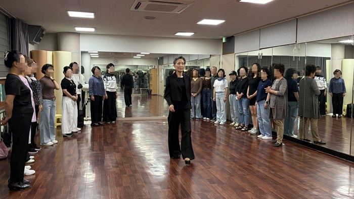 부천 범박동, 당당한 걸음, 건강한 일상! 시니어모델워킹 특강 개최
