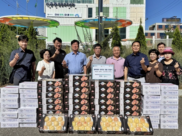 부천 신흥동, 말복맞이 경로당 12개소에 제철 과일·도토리묵 지원
